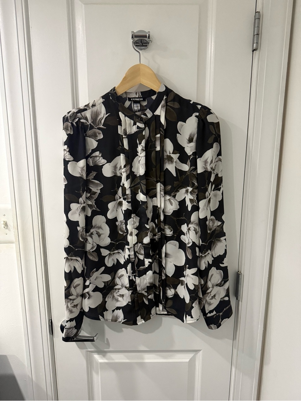 Express Black & White Floral Lightweight Shirt Jacket